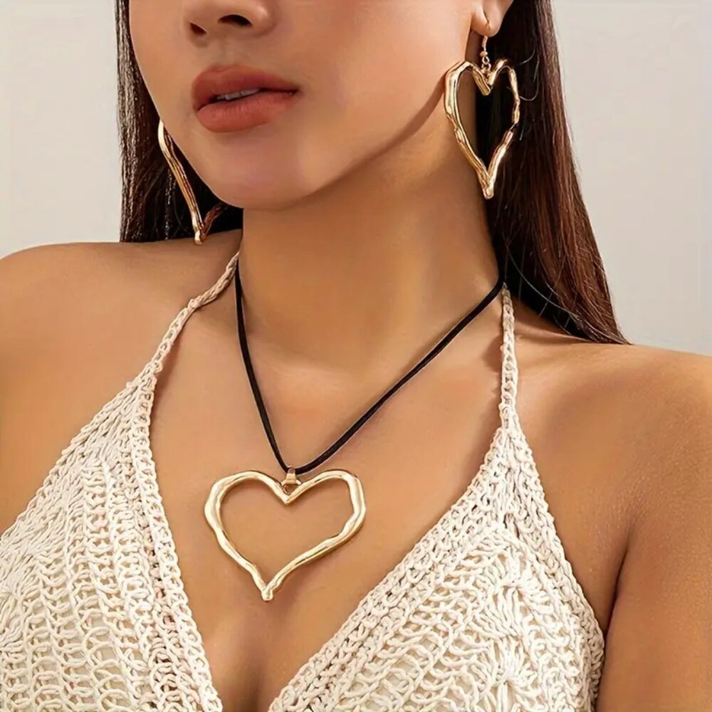 Super Cute Holly An Heart Pendant and Earring Set